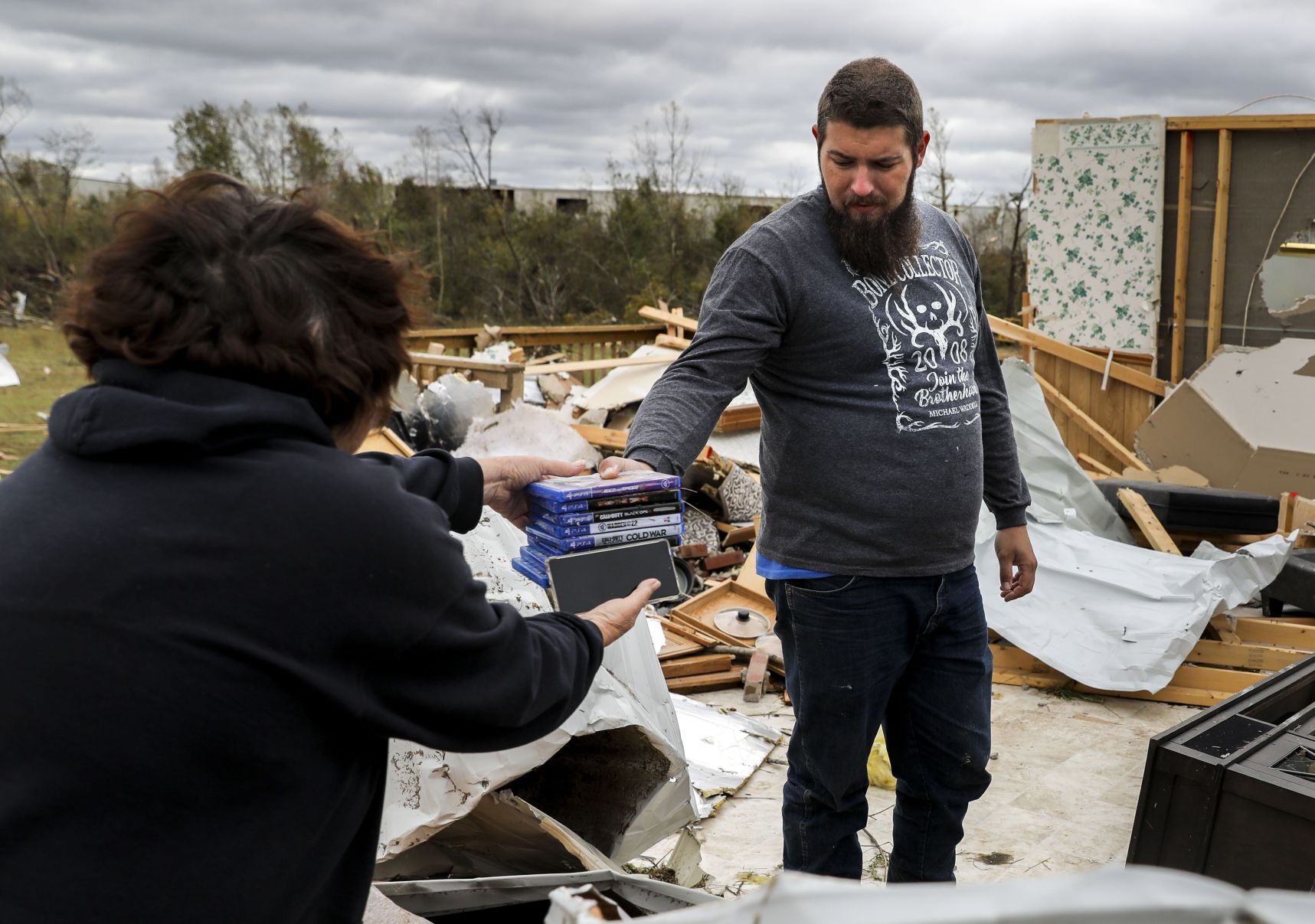 Community cleans up after tornado sweeps through Fredericktown